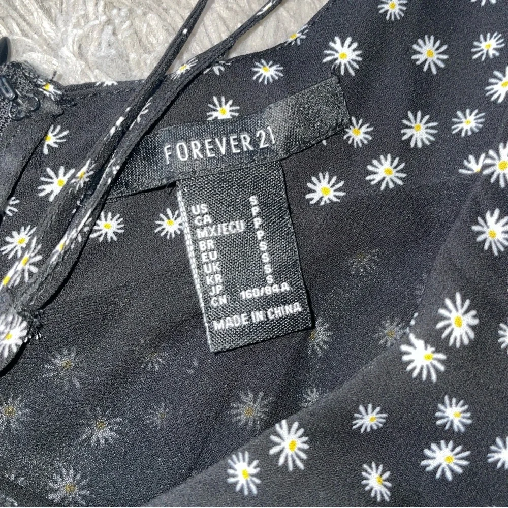 Forever 21 Black Ditsy Floral Daisy Tiered Mini Dress Size Small Spaghetti Strap - Picture 2 of 7